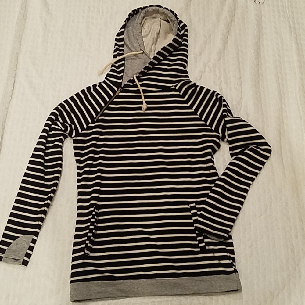 Side zipped hoodie